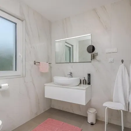 Modern Elle Malinska Apartament