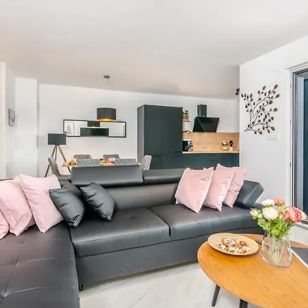 Modern Elle Malinska Apartment Vantacici