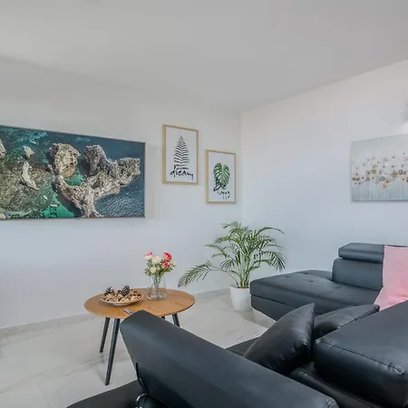 Modern Elle Malinska Appartement Vantacici