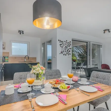 Modern Elle Malinska * 반타치치