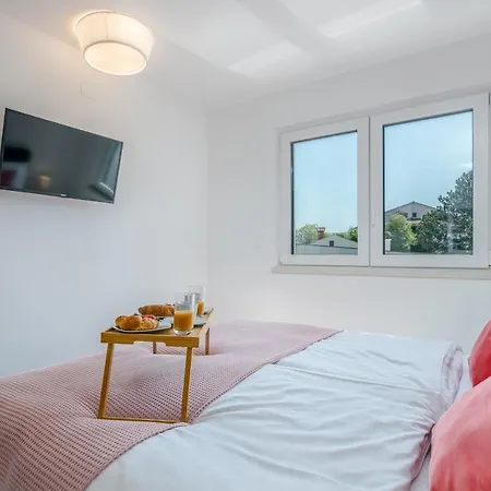 Modern Elle Malinska 아파트 *