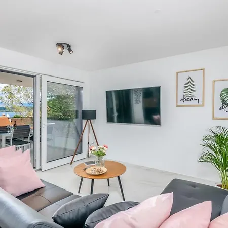 Modern Elle Malinska 아파트