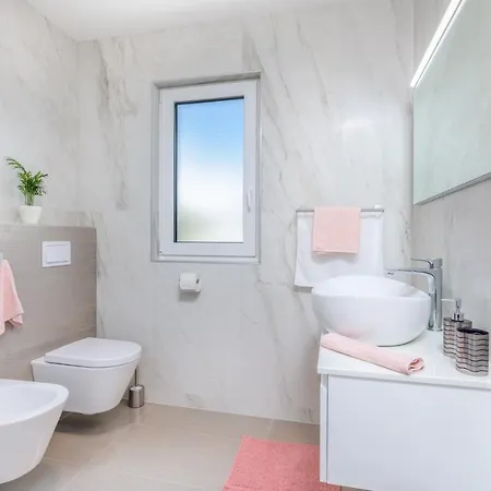 Modern Elle Malinska