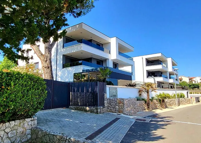 Modern Elle Malinska 반타치치